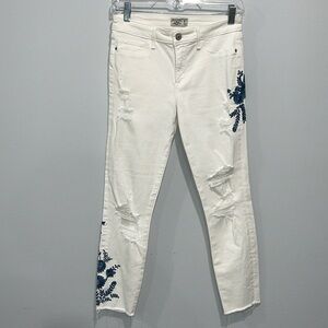Abercrombie & Fitch size 2 jeans white Harper Low rise distressed embroidered